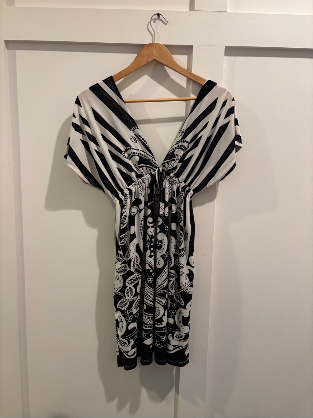 Black and White V-Neck Mini Dress with Graphic Print